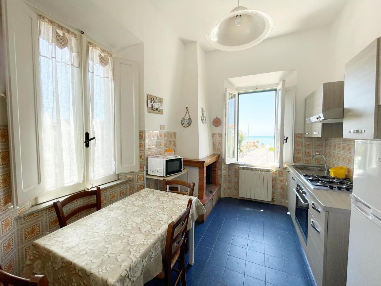 Villino Mirella A Marina Di Cecina By Zoom In Earth Appartement Buitenkant foto